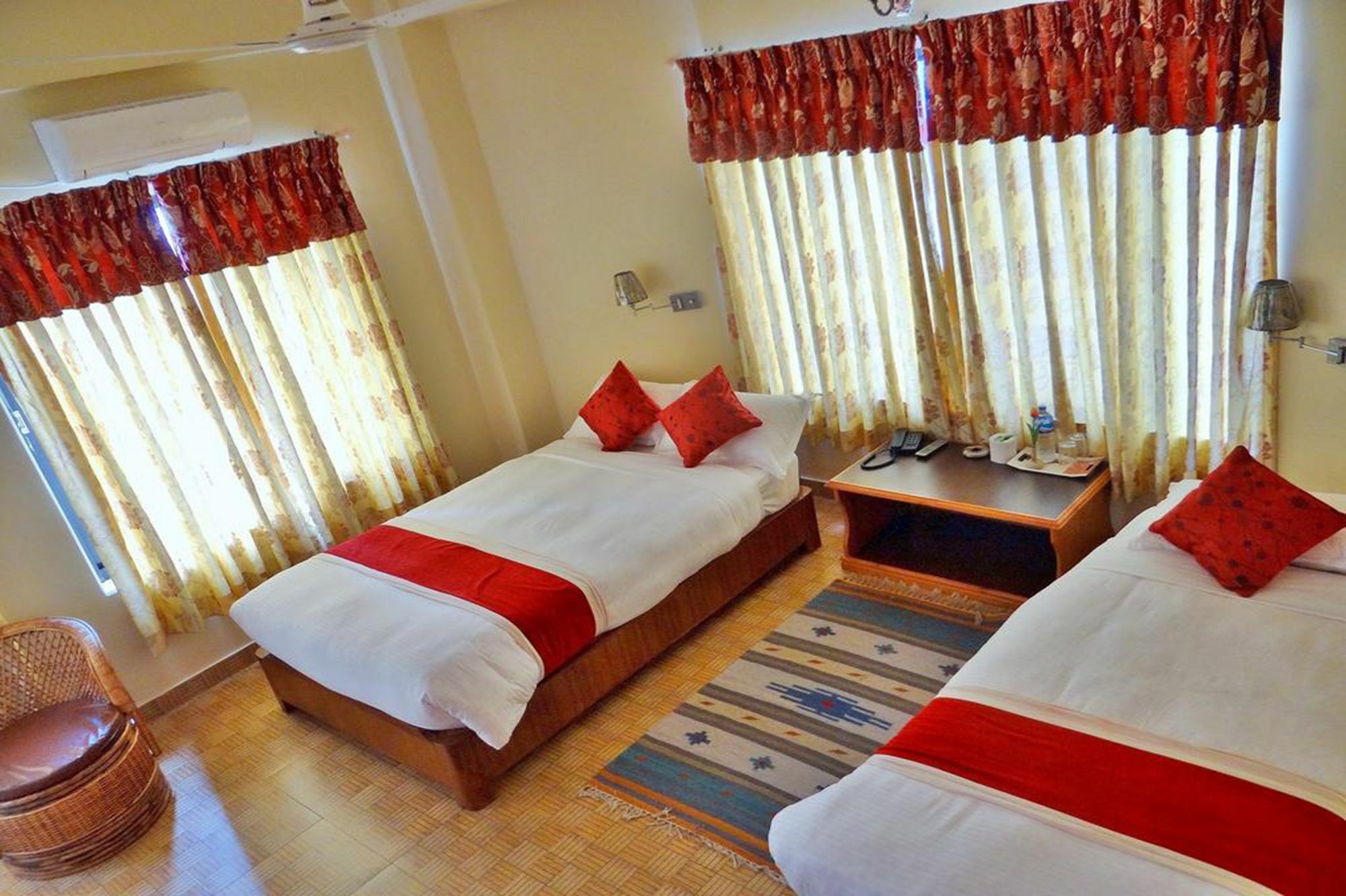 Silver Sky Hotel بوكْرا المظهر الخارجي الصورة